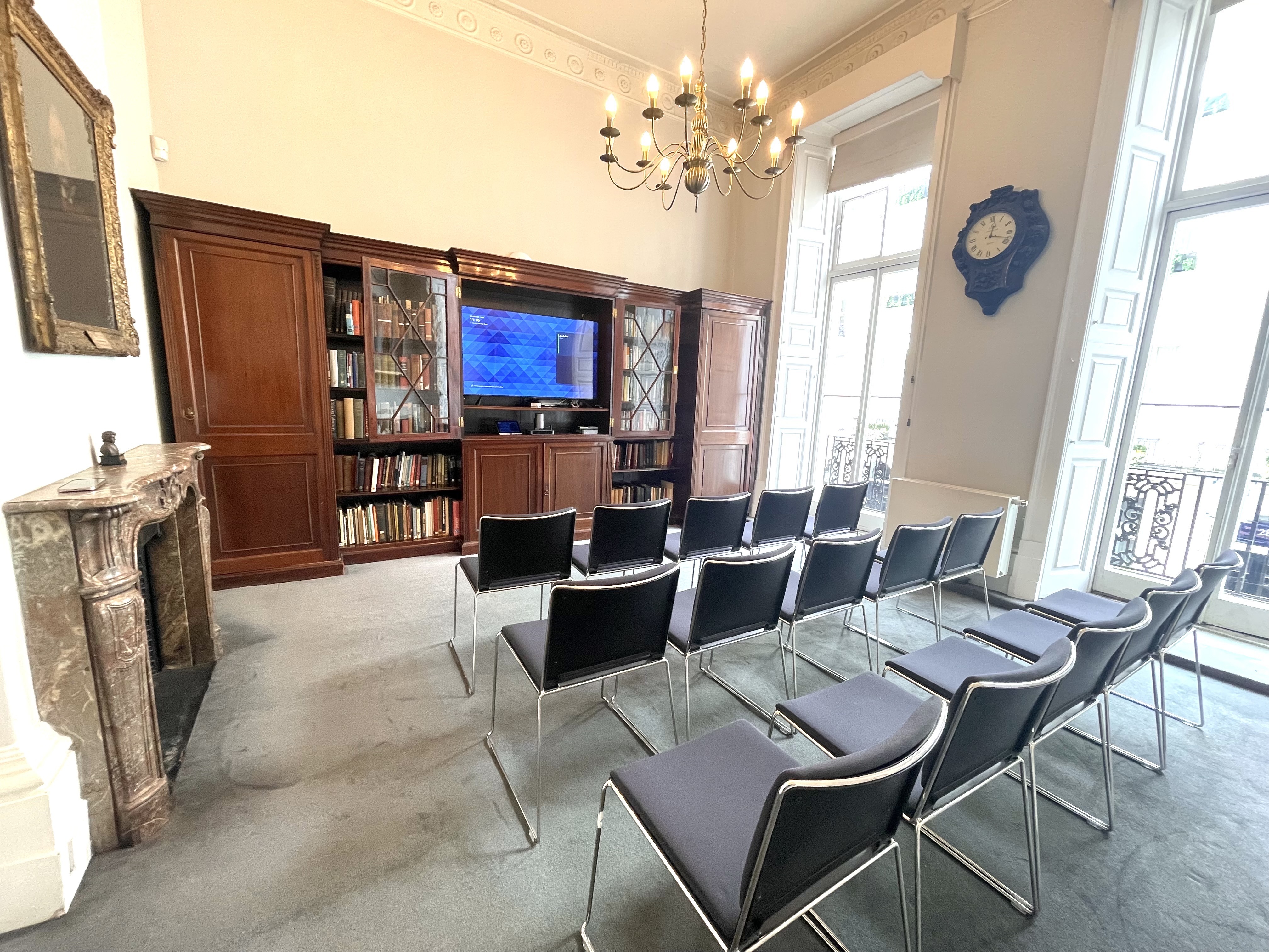 Speaker's Room - jbqklhjd3z2.jpg