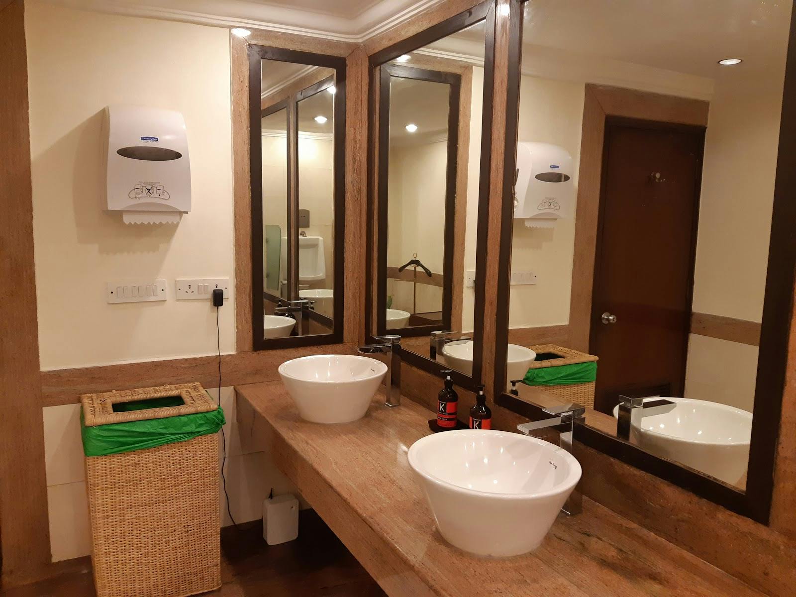 The LaLiT Ashok Bangalore - >Rohit Dutt</a>