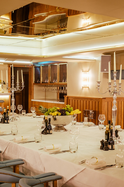 Elegant dining table in Piccolino Exchange Square for corporate events and celebrations.