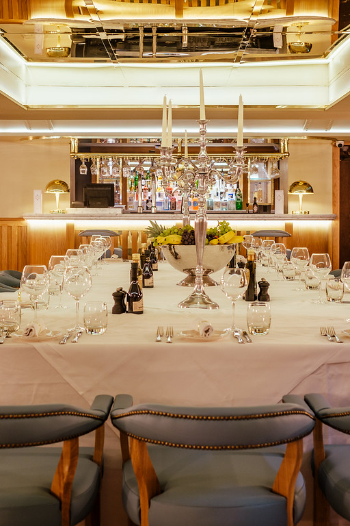 Elegant dining table in Piccolino Exchange Square, perfect for corporate events and celebrations.