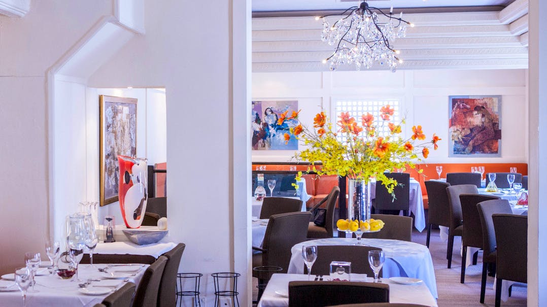 Salloos Restaurant - >Salloos</a>