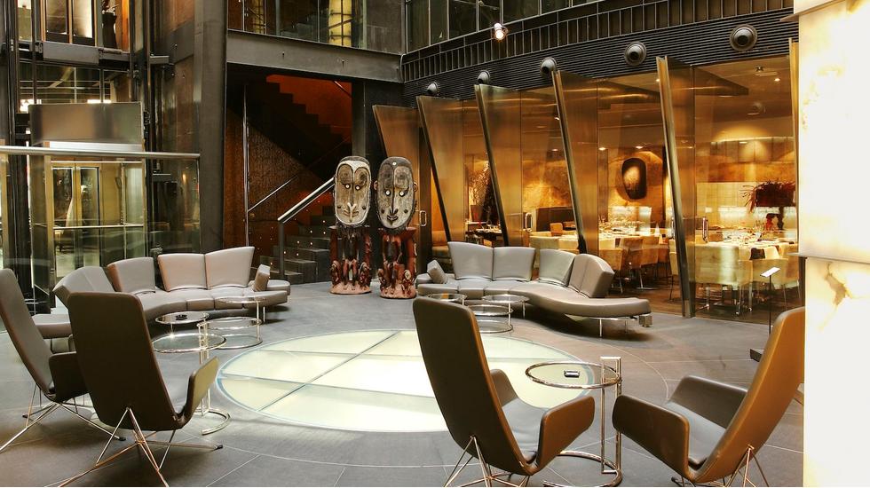 Modern event space with stylish furniture for networking and exhibitions at Hotel Urban.