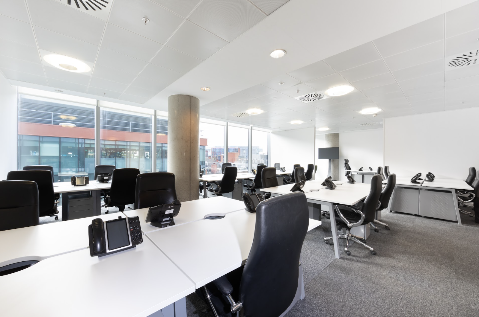 Modern coworking space in Manchester with bright workstations for meetings and events.