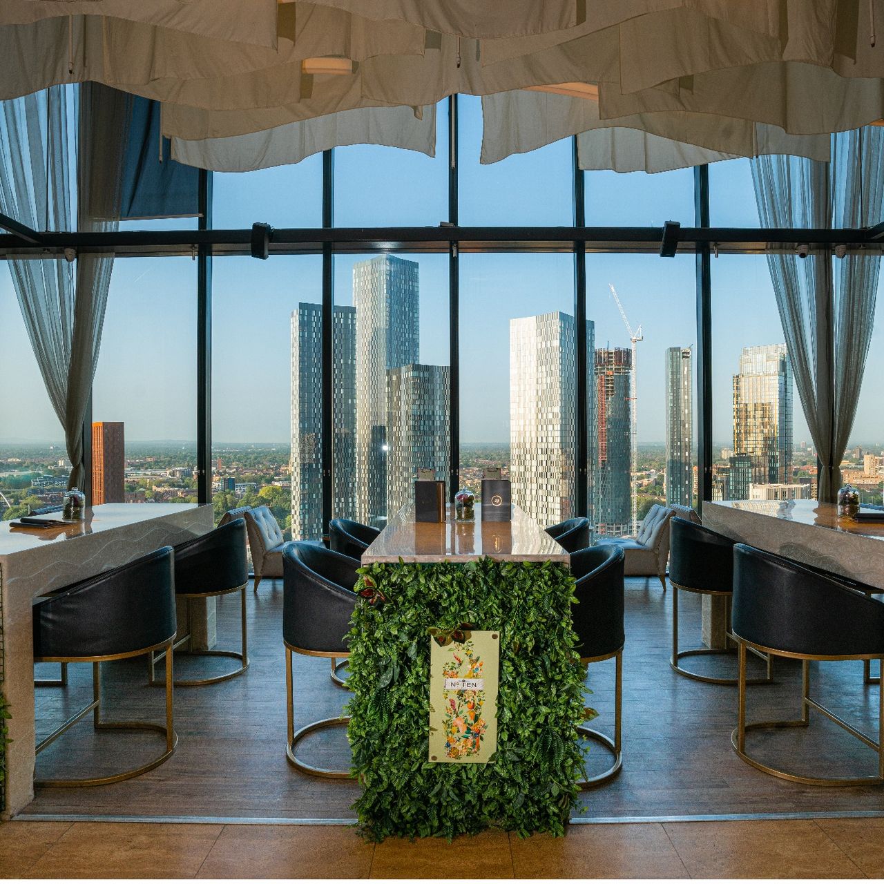 Apollo in Cloud23: modern event space with skyline views, ideal for corporate meetings and social events.