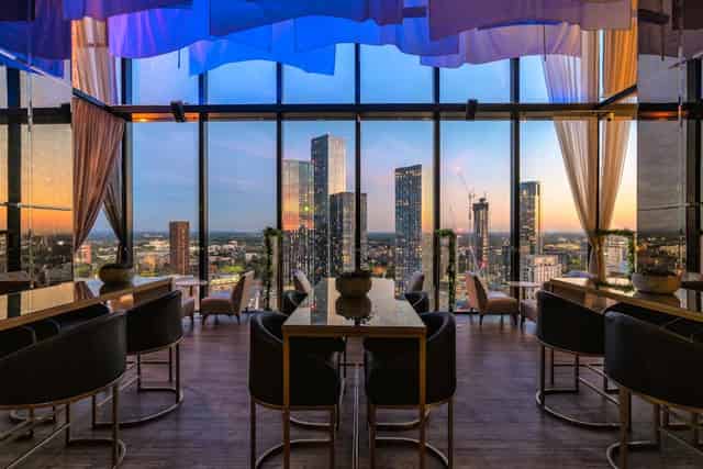 Zeus Lounge