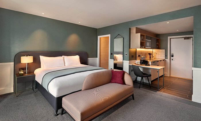 The Buzz Rooms - image 1