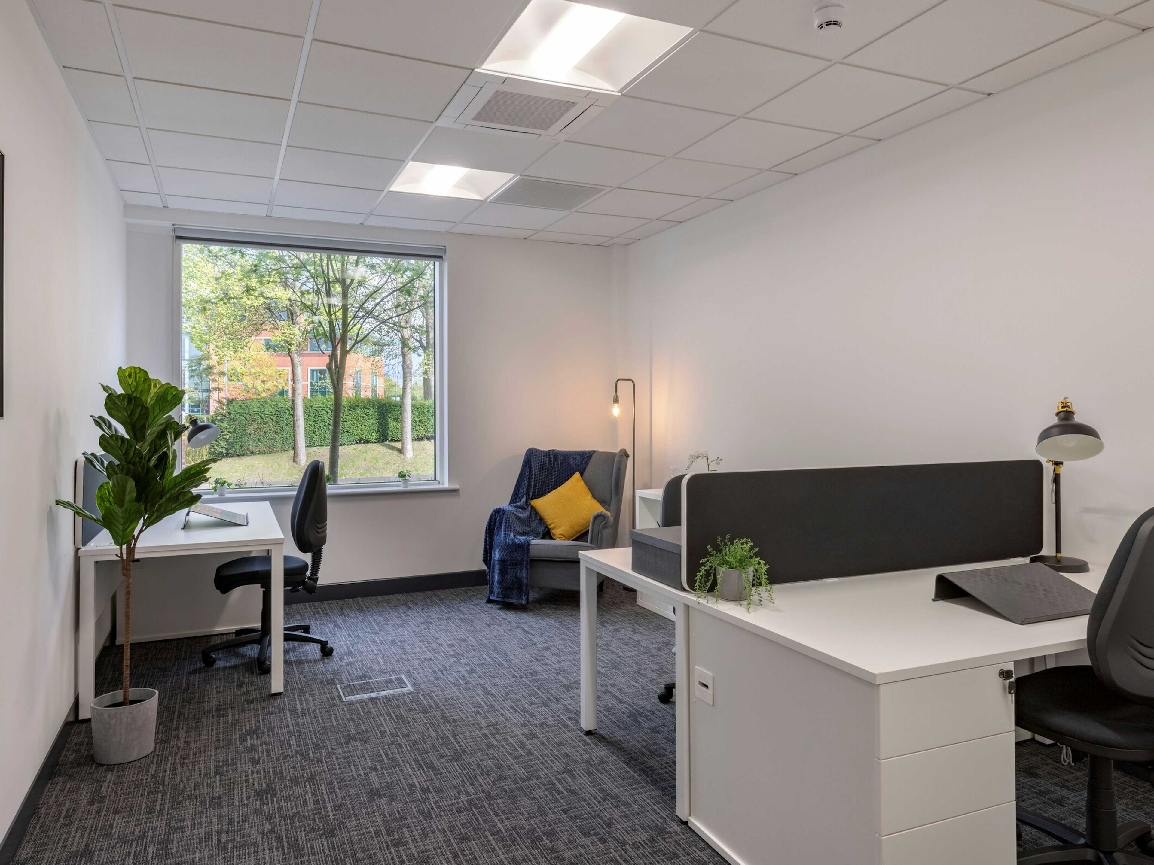 Modern office space with natural light at Portal Business Centre for meetings and brainstorming.