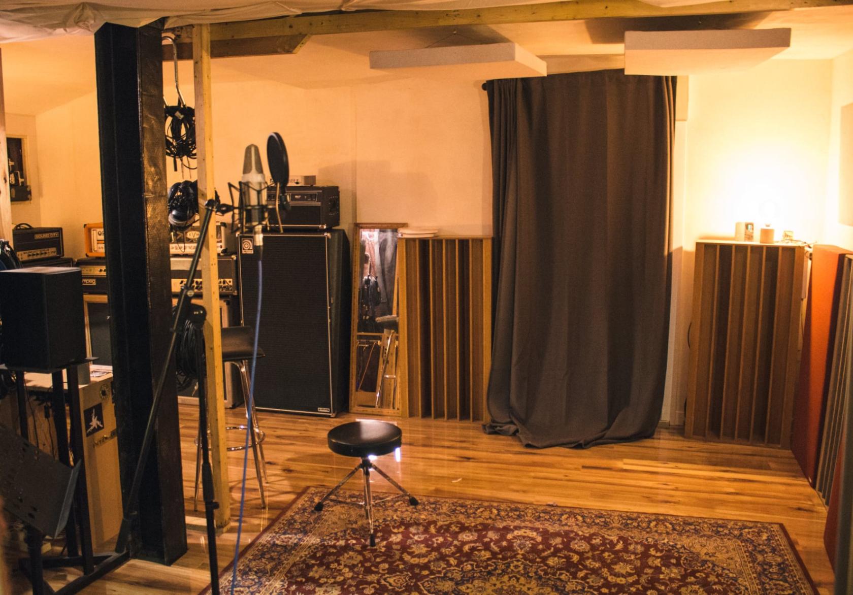 Cozy recording studio with wooden floors, ideal for audio projects and creative workshops.