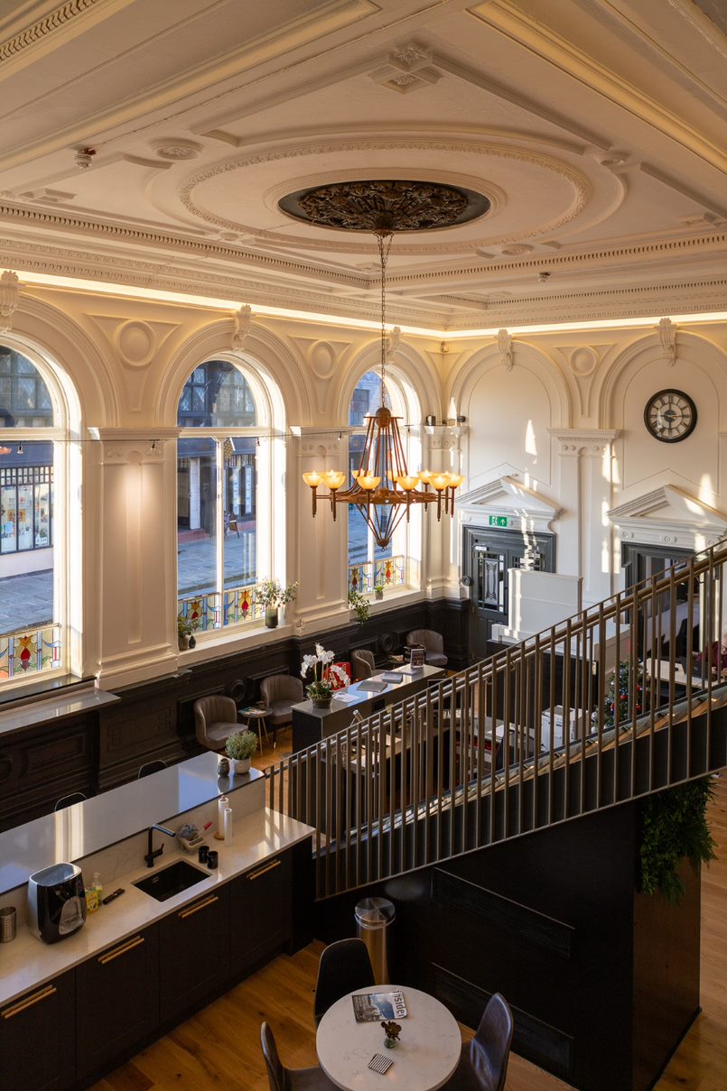 Elegant meeting room foyer with high ceilings, ideal for networking events.