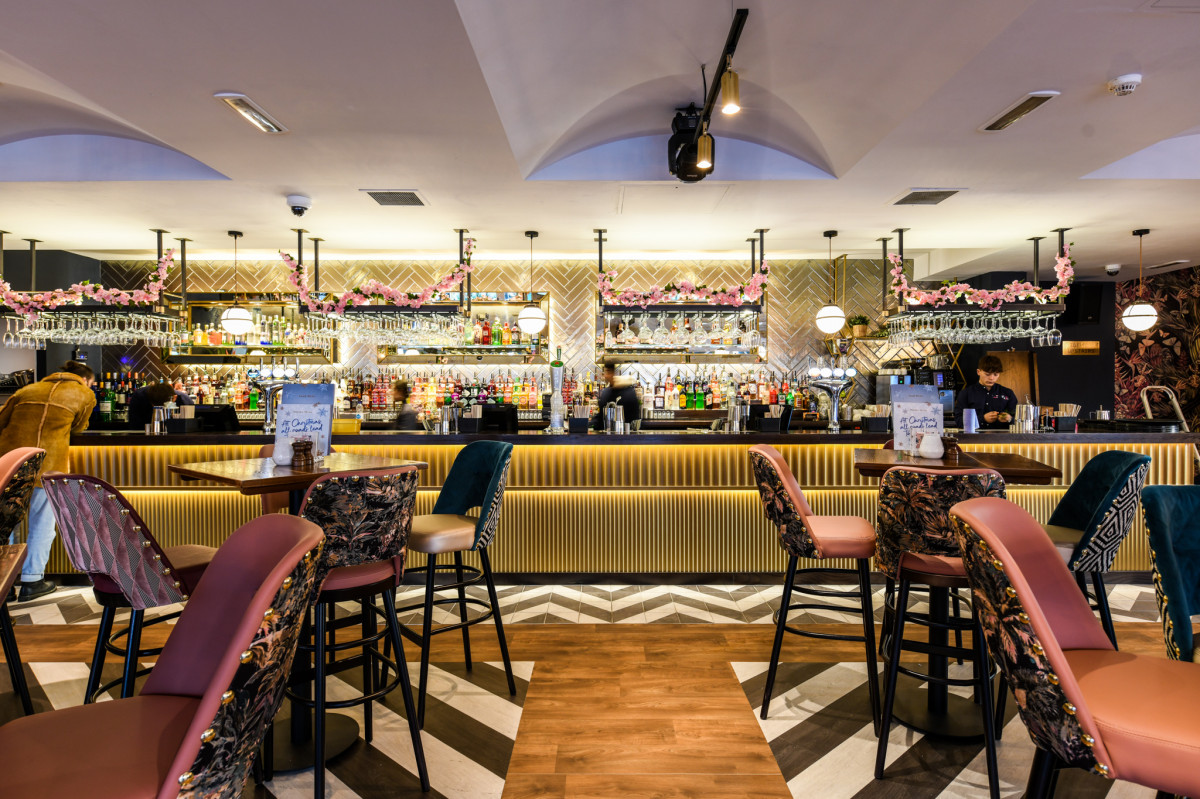 Stylish private function room bar in Slug And Lettuce, perfect for networking events & receptions.