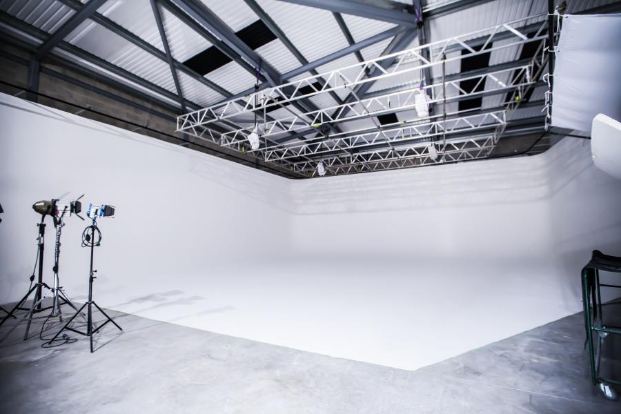 Main Sound Stage VECTAR Project: versatile blank studio for events, launches, and video shoots.