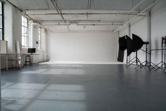 Versatile empty studio space at Zadina Gallery for meetings and events.