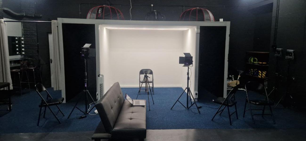 Compact photography studio in Montrose Studios for hybrid meetings and virtual events.