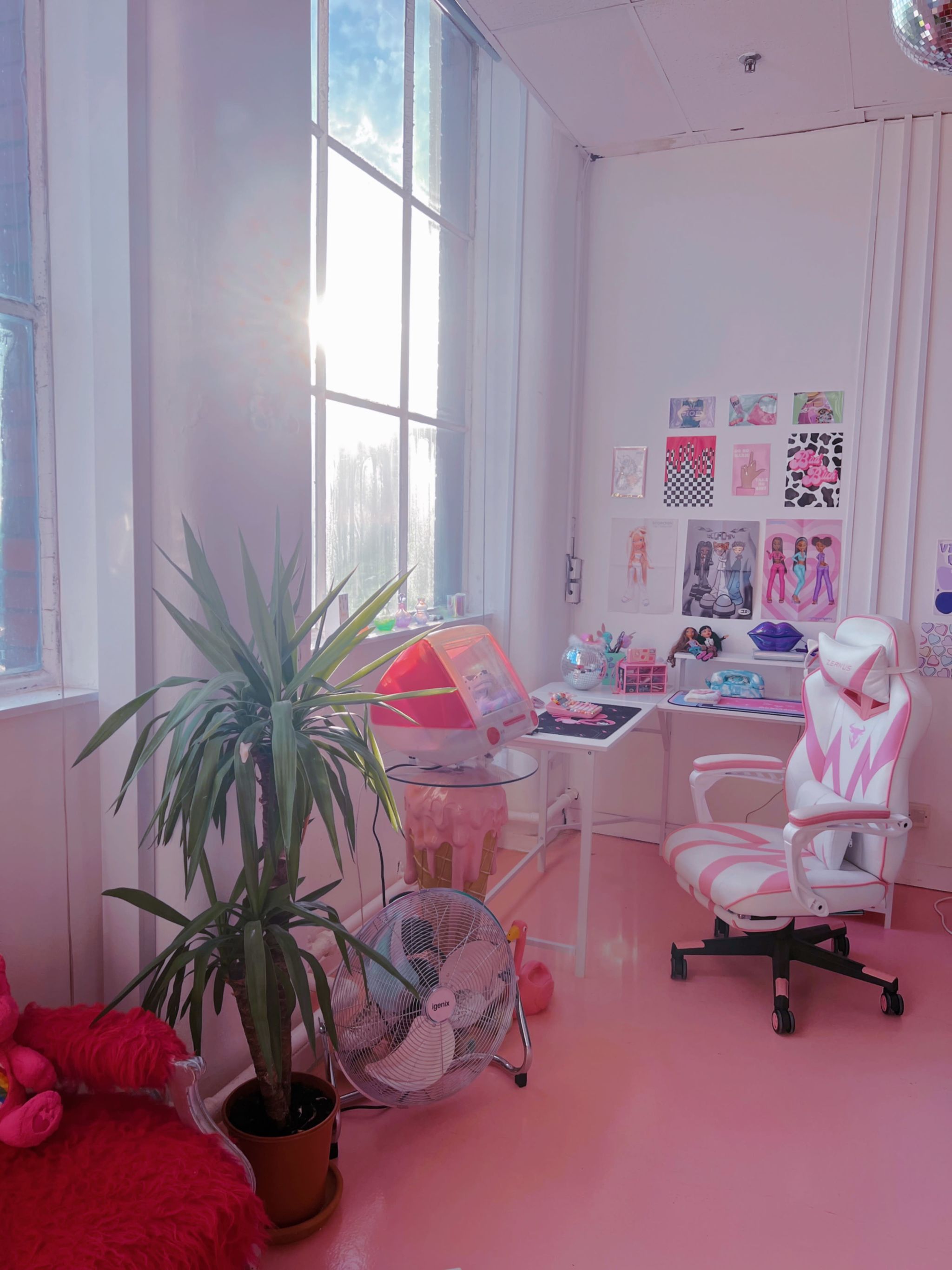 Bright creative workspace at Indigo Dreams Studio for meetings and brainstorming.