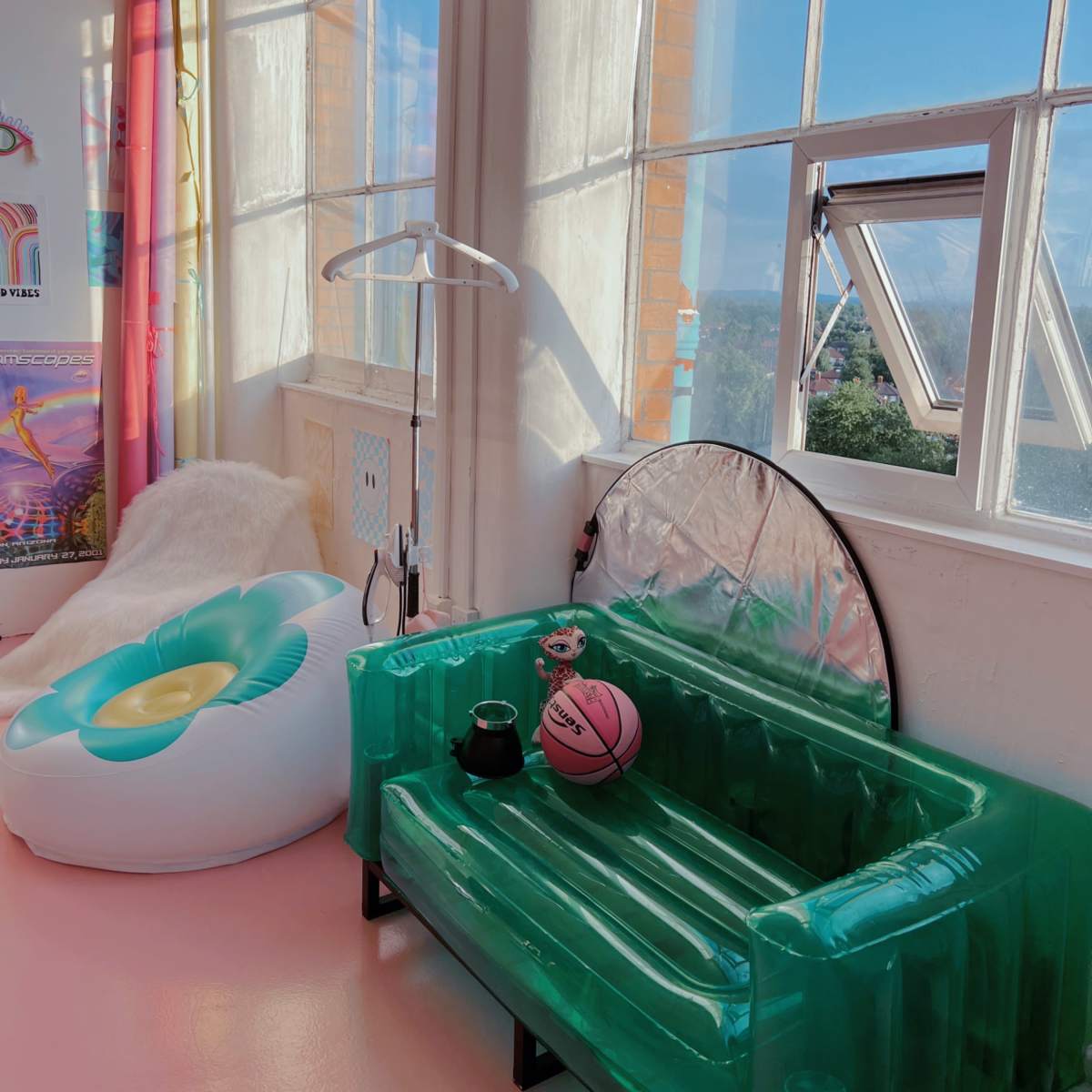 Creative meeting space with vibrant seating for workshops and brainstorming events.