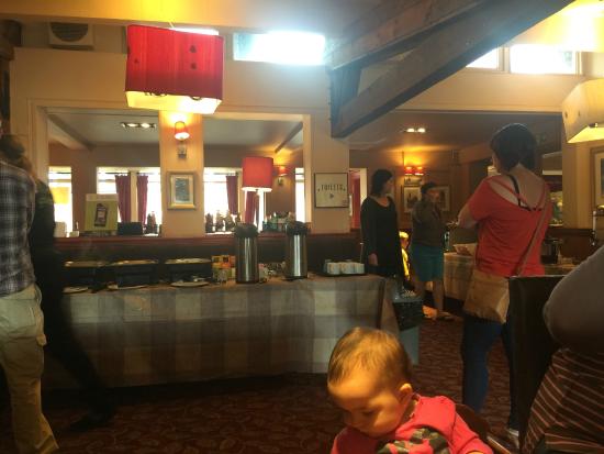 Cozy meeting space at Vine Inn restaurant, perfect for networking events and discussions.