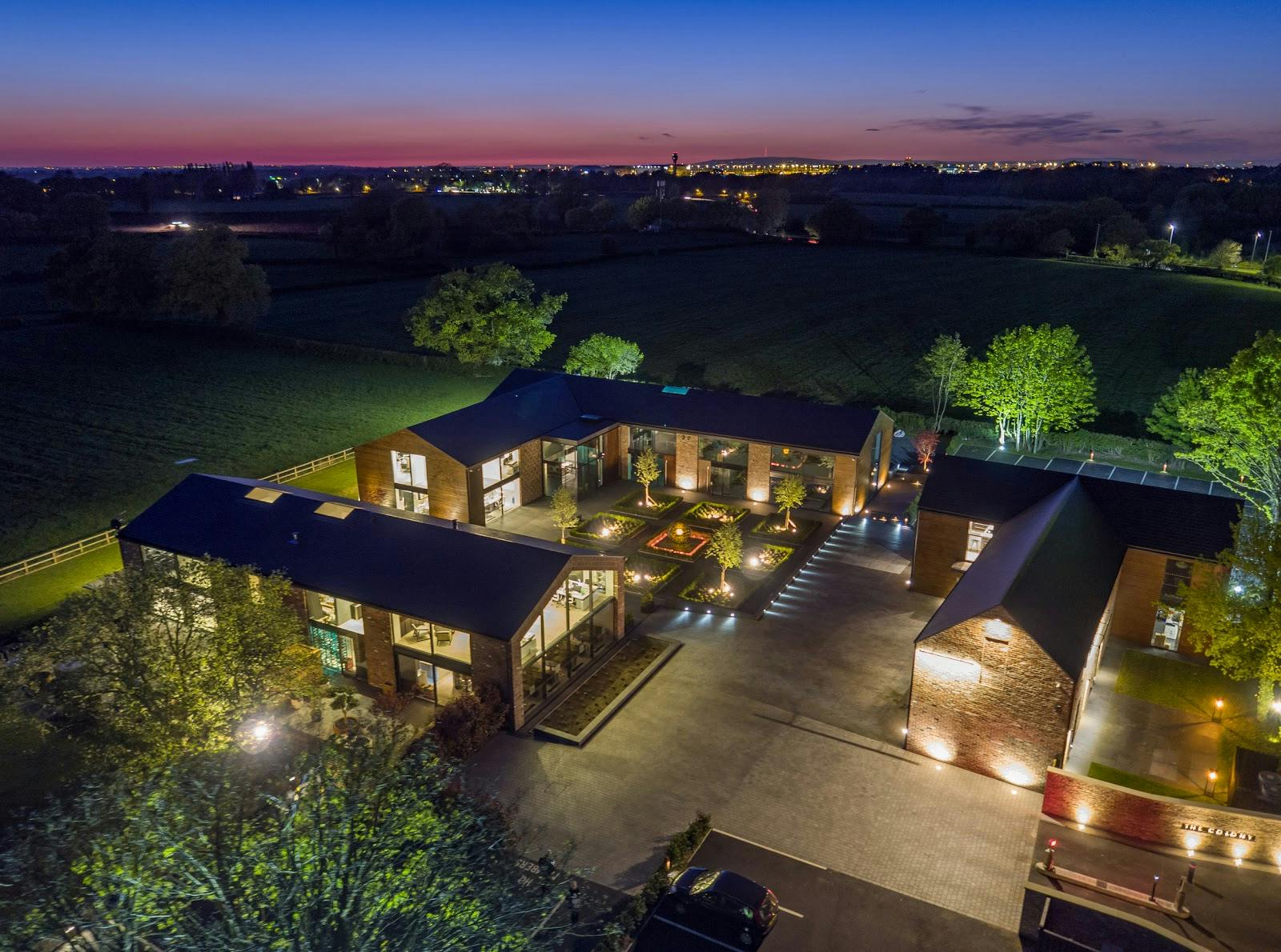 Meeting Rooms in The Colony: modern outdoor venue with beautiful landscaping for events.