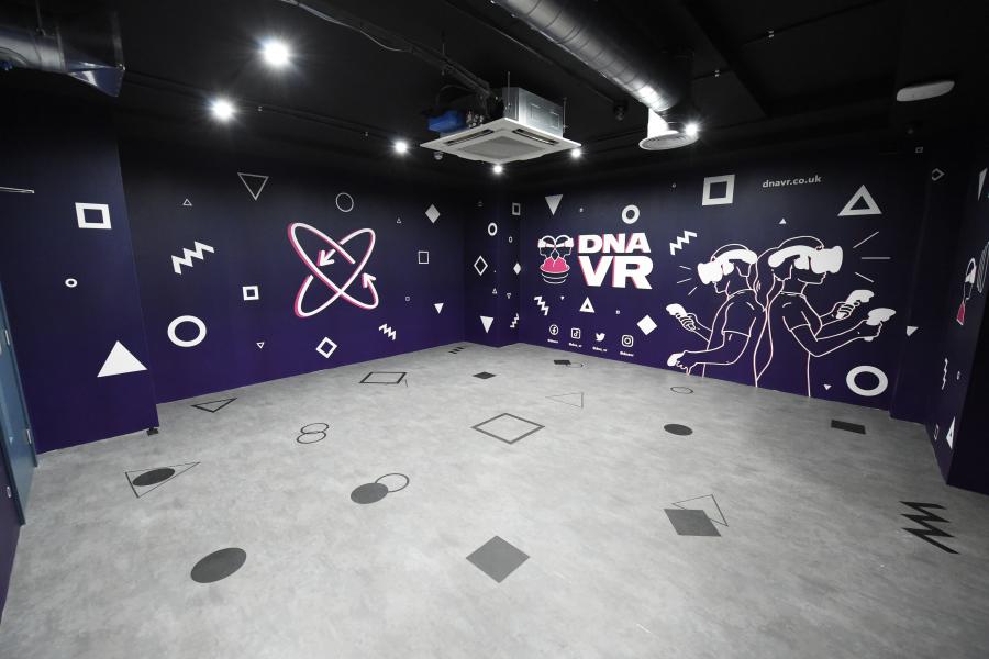 Free Roaming VR Experience - DNA VR ...