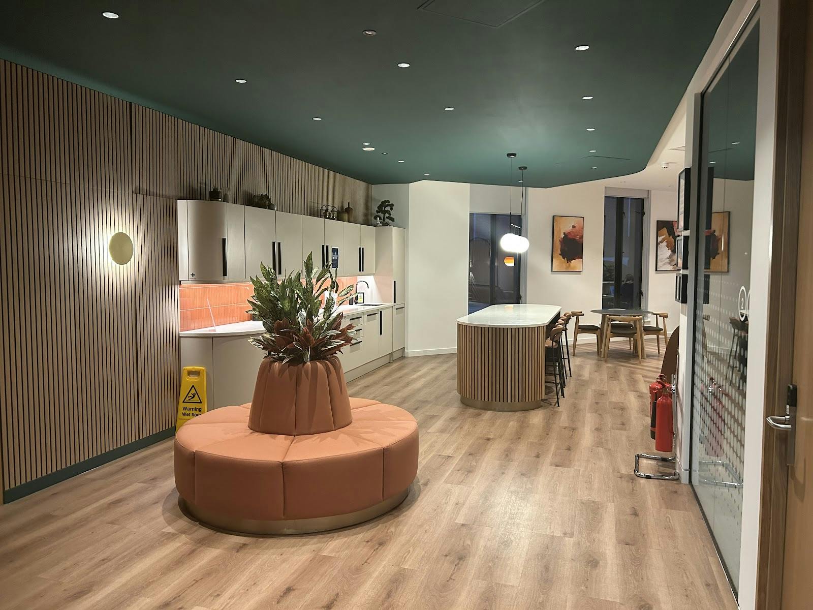 Orega Balloon Street - >Ken Birch</a>