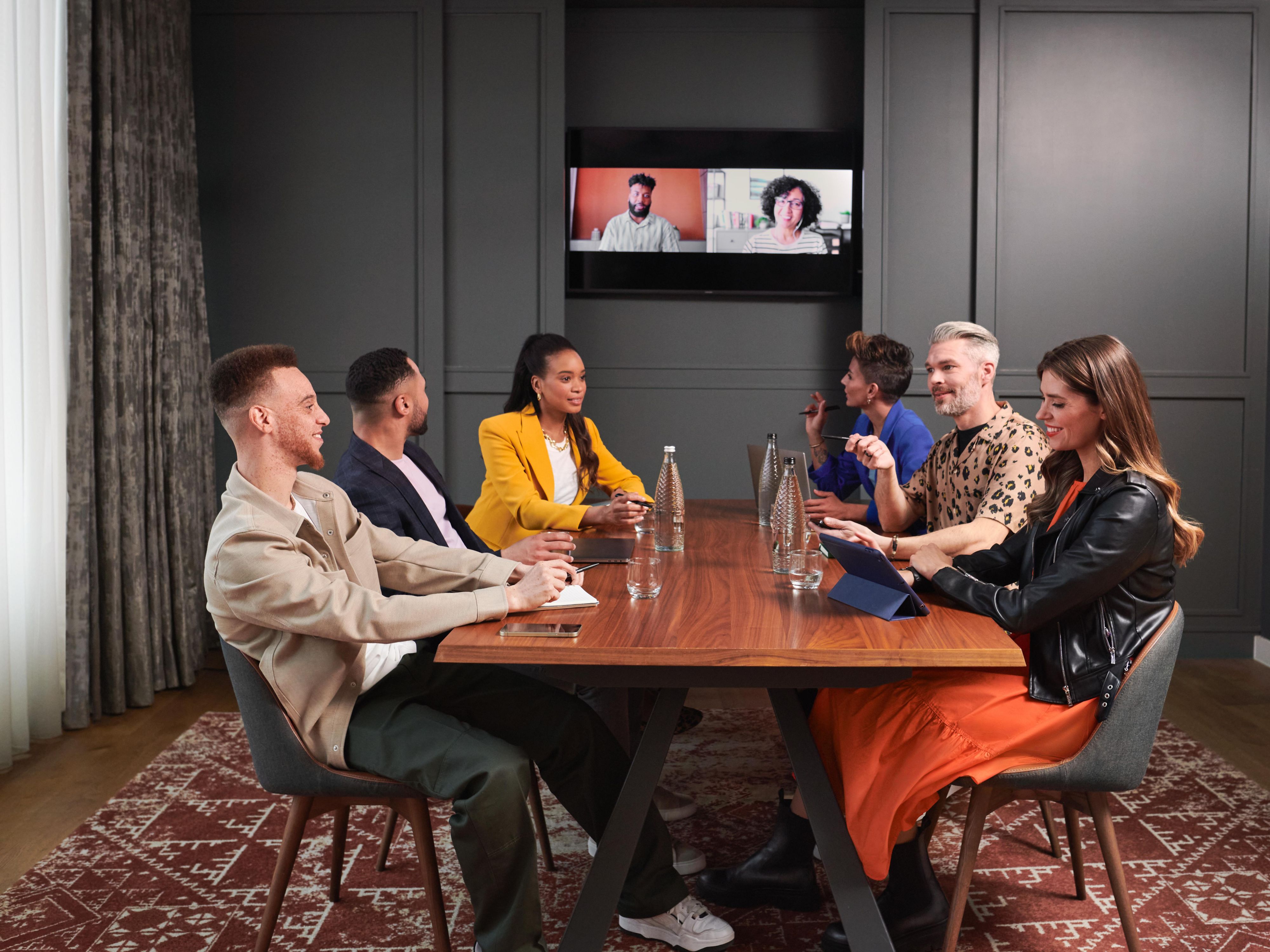 Hybrid meeting space at Hotel Indigo Manchester with sleek setup for collaboration.