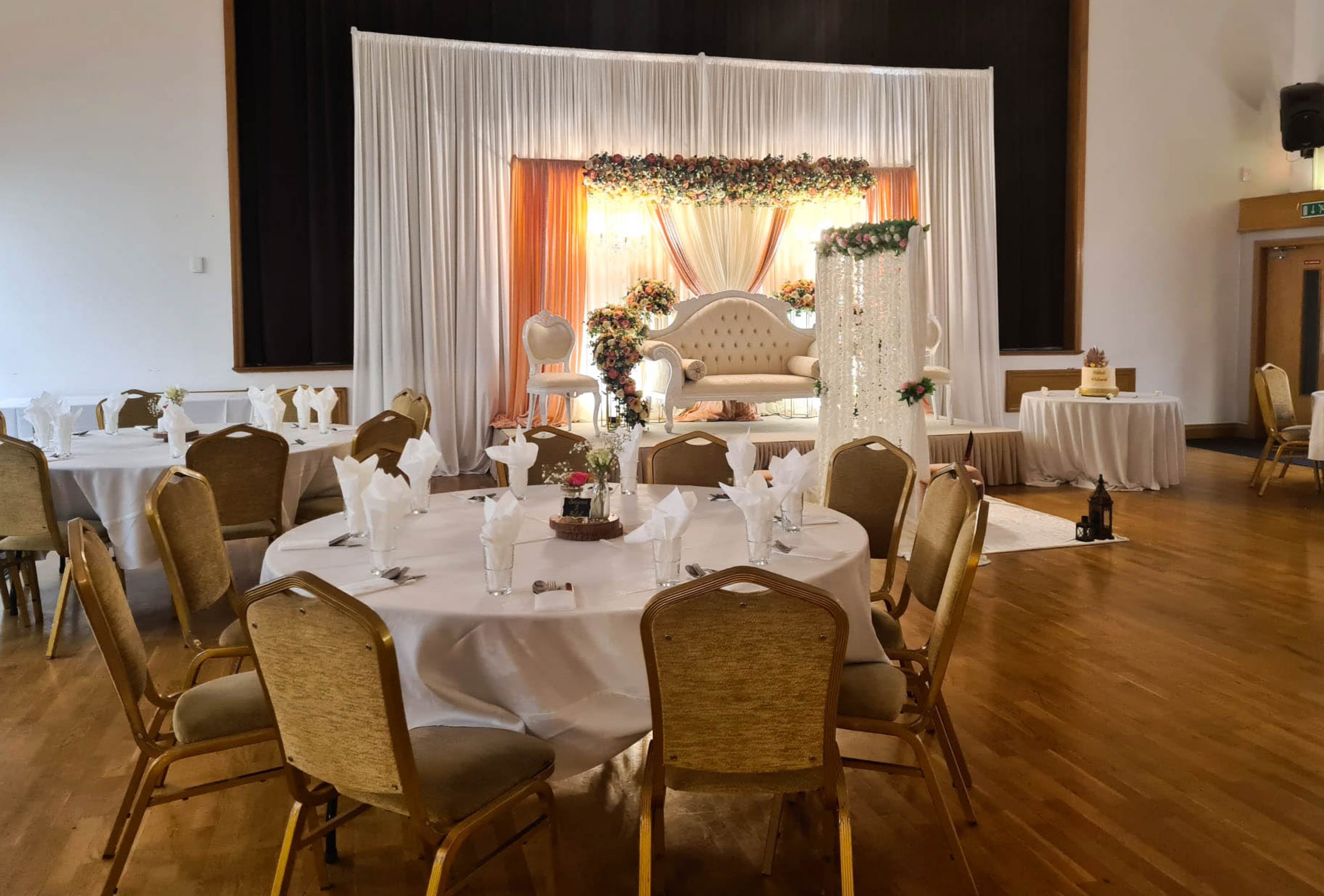 Elegant conference center with round tables, perfect for weddings and formal events.