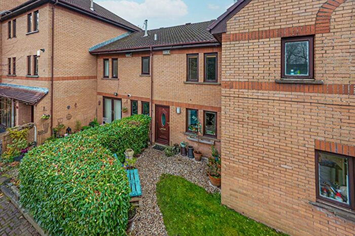 Quaint G51 2XD venue with brick buildings, perfect for meetings and retreats.