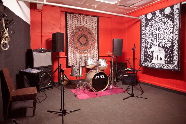 Versatile Rehearsal Studio in Redbridge with vibrant walls for live music events and workshops