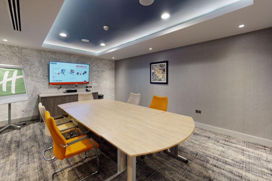 Windsor Suite: modern meeting room with oval table for corporate events and presentations.