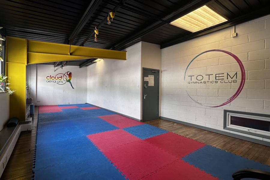 Bright event space in Piccadilly Pole Room, ideal for fitness classes and workshops.