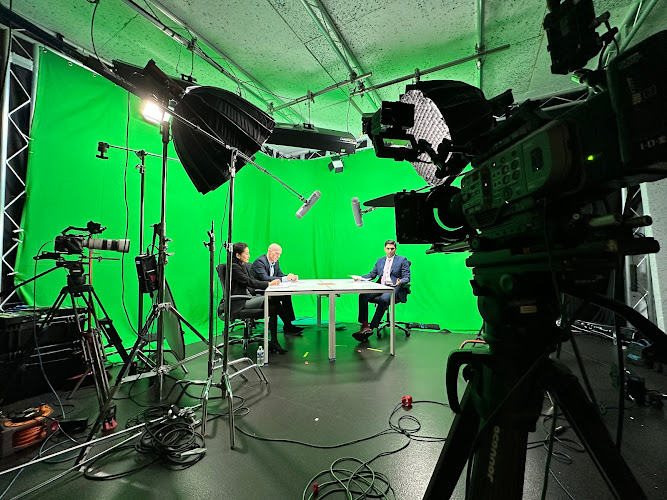 Professional video recording setup with green screen for virtual events and interviews.