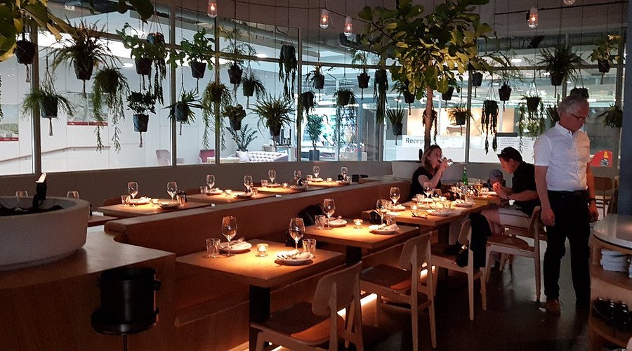 Modern cocktail bar in NENI Amsterdam with inviting ambiance for upscale dinners.