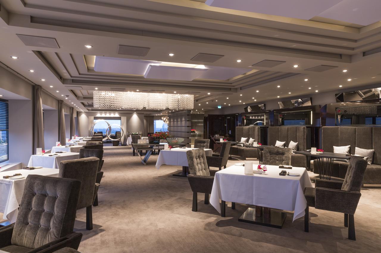 Elegant dining space at Hotel Okura Amsterdam for upscale events and meetings.