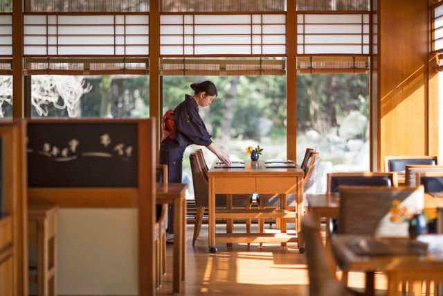 Serene dining space at Hotel Okura Amsterdam, perfect for events and gatherings.