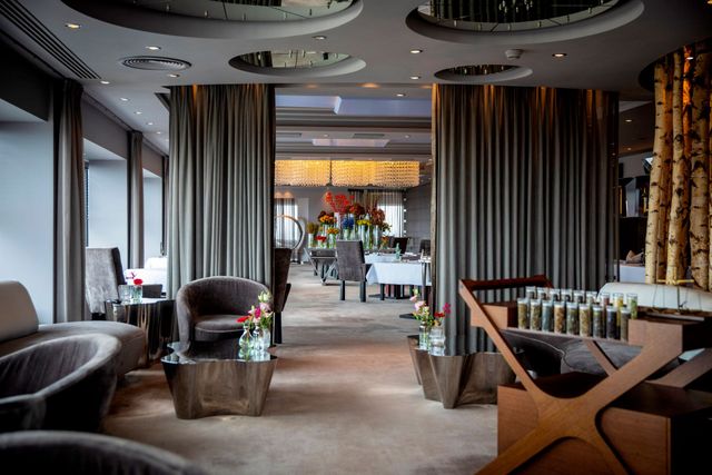 Elegant lounge in Hotel Okura Amsterdam, ideal for intimate gatherings and upscale events.