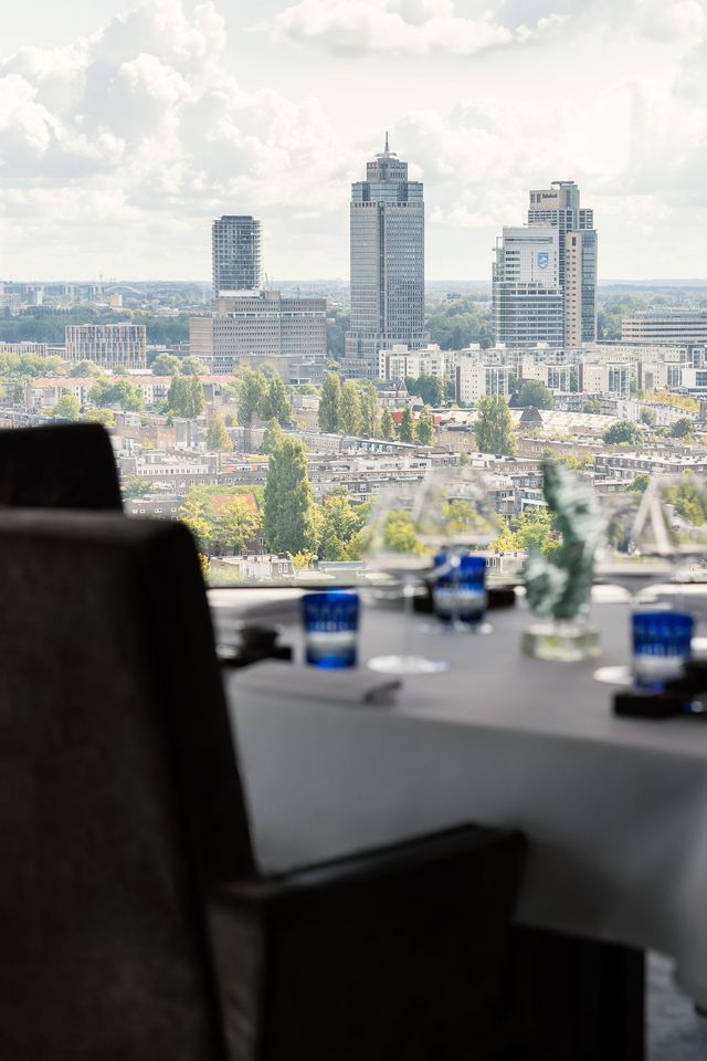 Lounge at Hotel Okura Amsterdam, elegant meeting space with city view for corporate events.