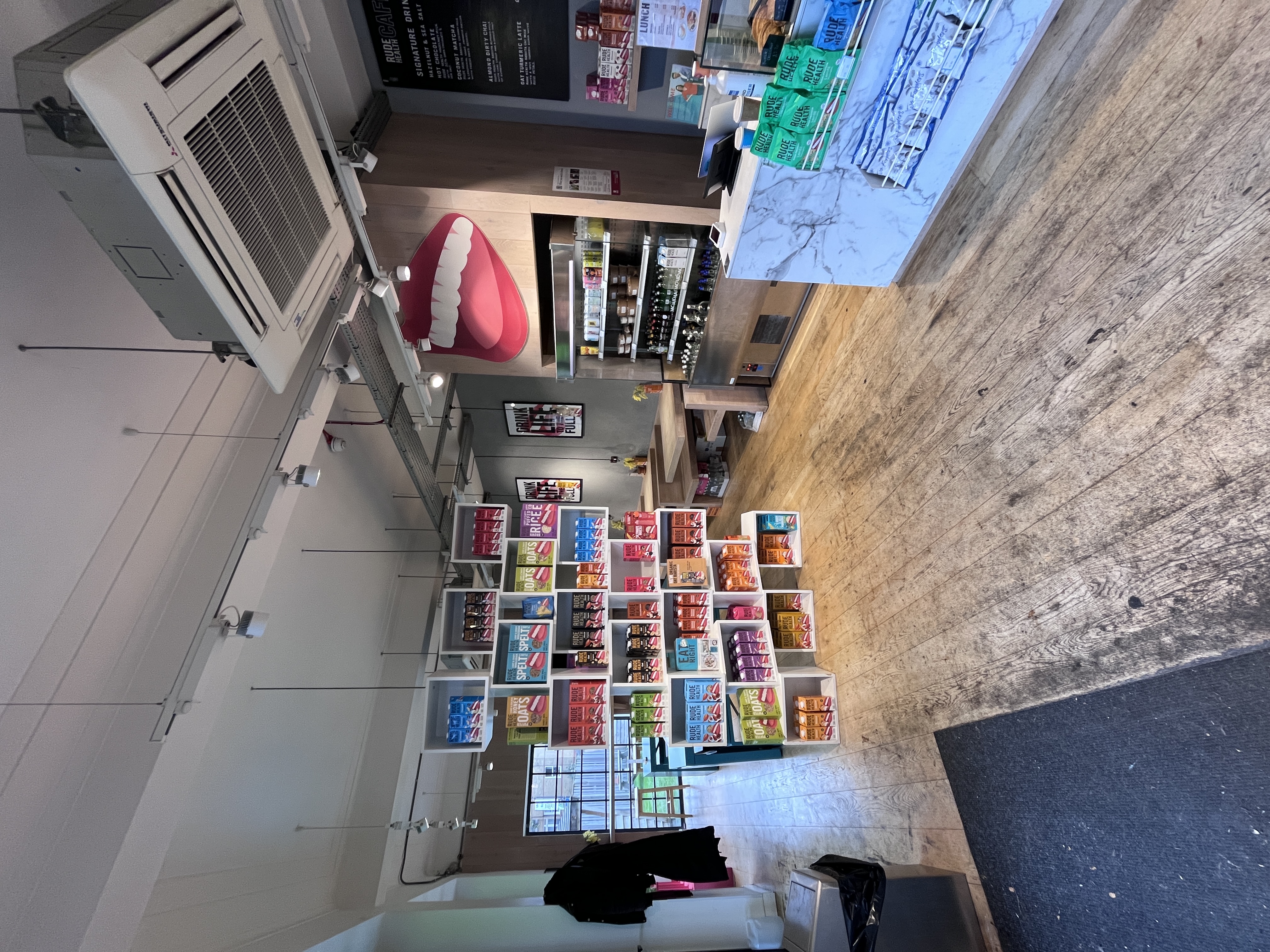 Cafe - mxxbxslrdqj.JPG