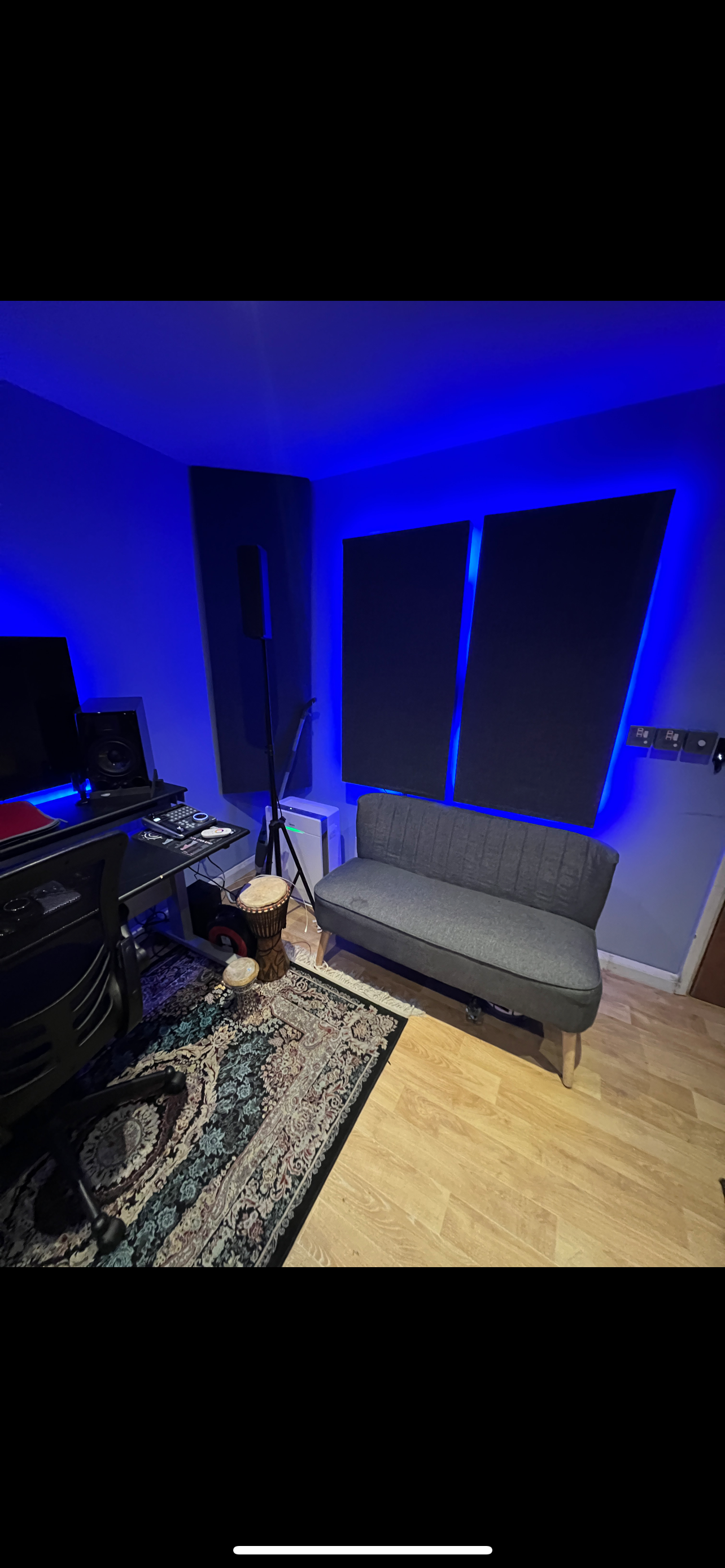 Modern meeting space at BlueHawk Studios with soundproof panels for creative collaboration.