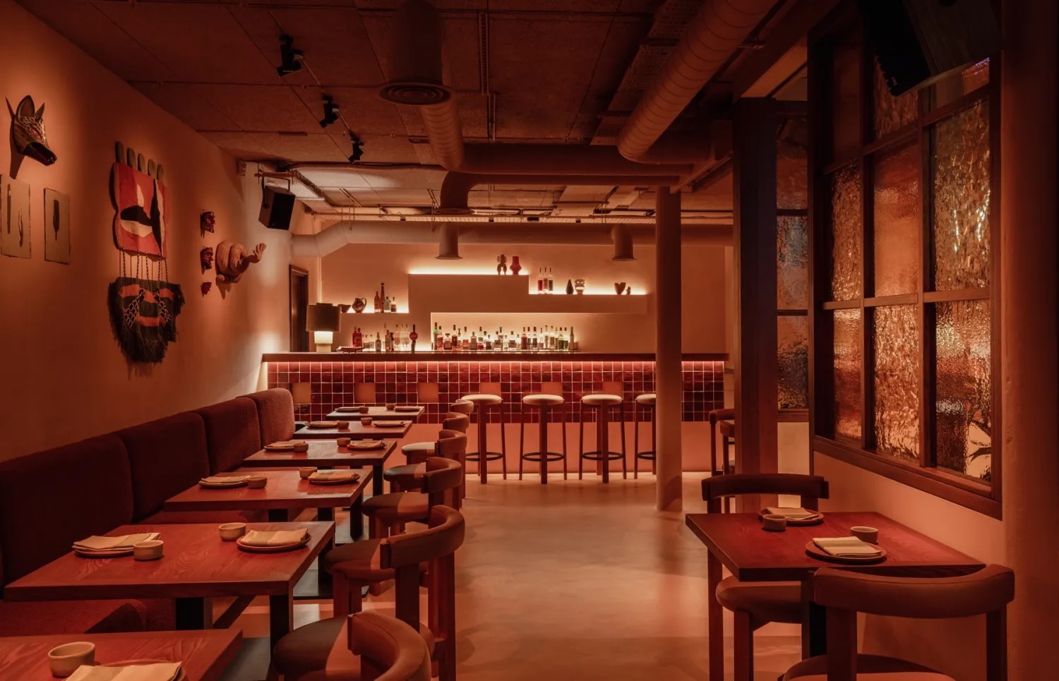 Intimate dining space at Sala Rosa, ideal for private events and gatherings.