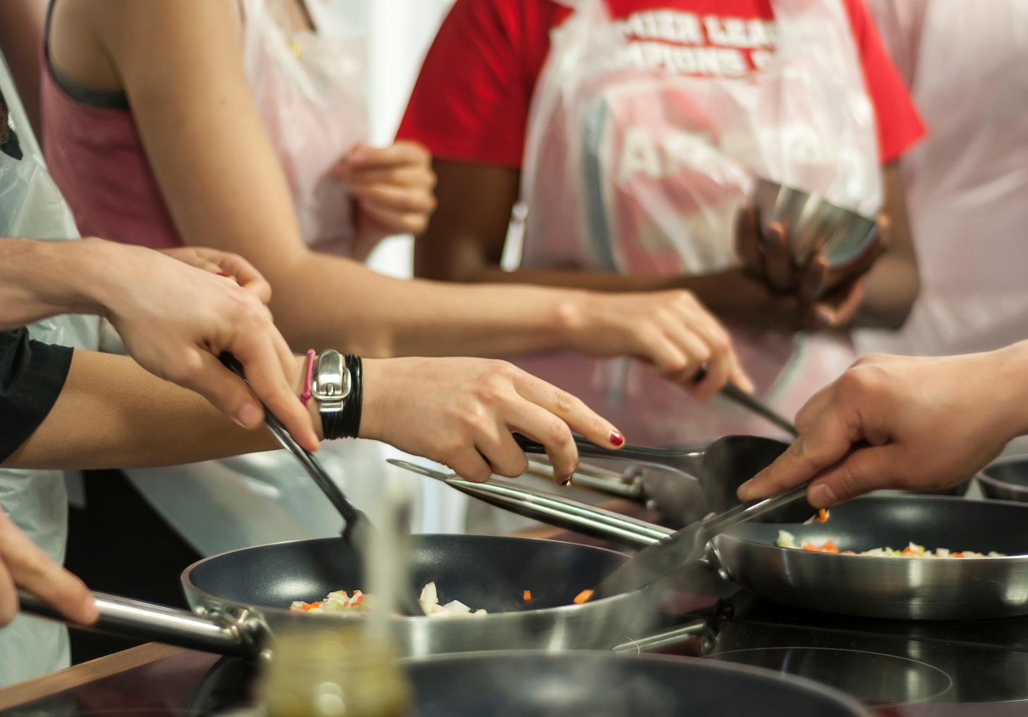 Dynamic cooking class at Jenius Social, showcasing teamwork and hands-on learning.