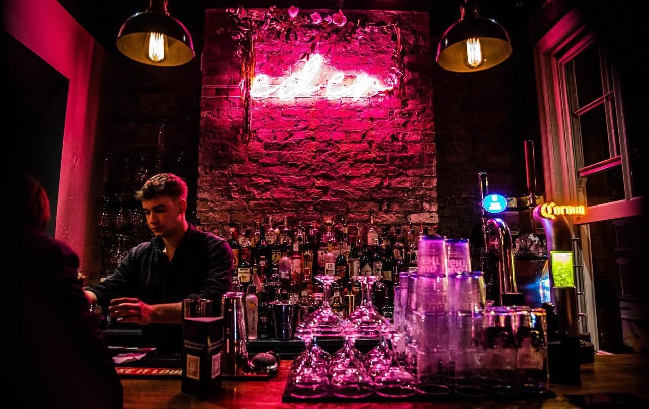 Cocktail bar with neon lights, ideal for networking events and social gatherings.