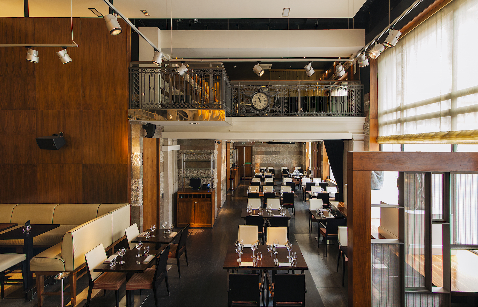 Whole Venue - e21qhjzbxqi.jpg