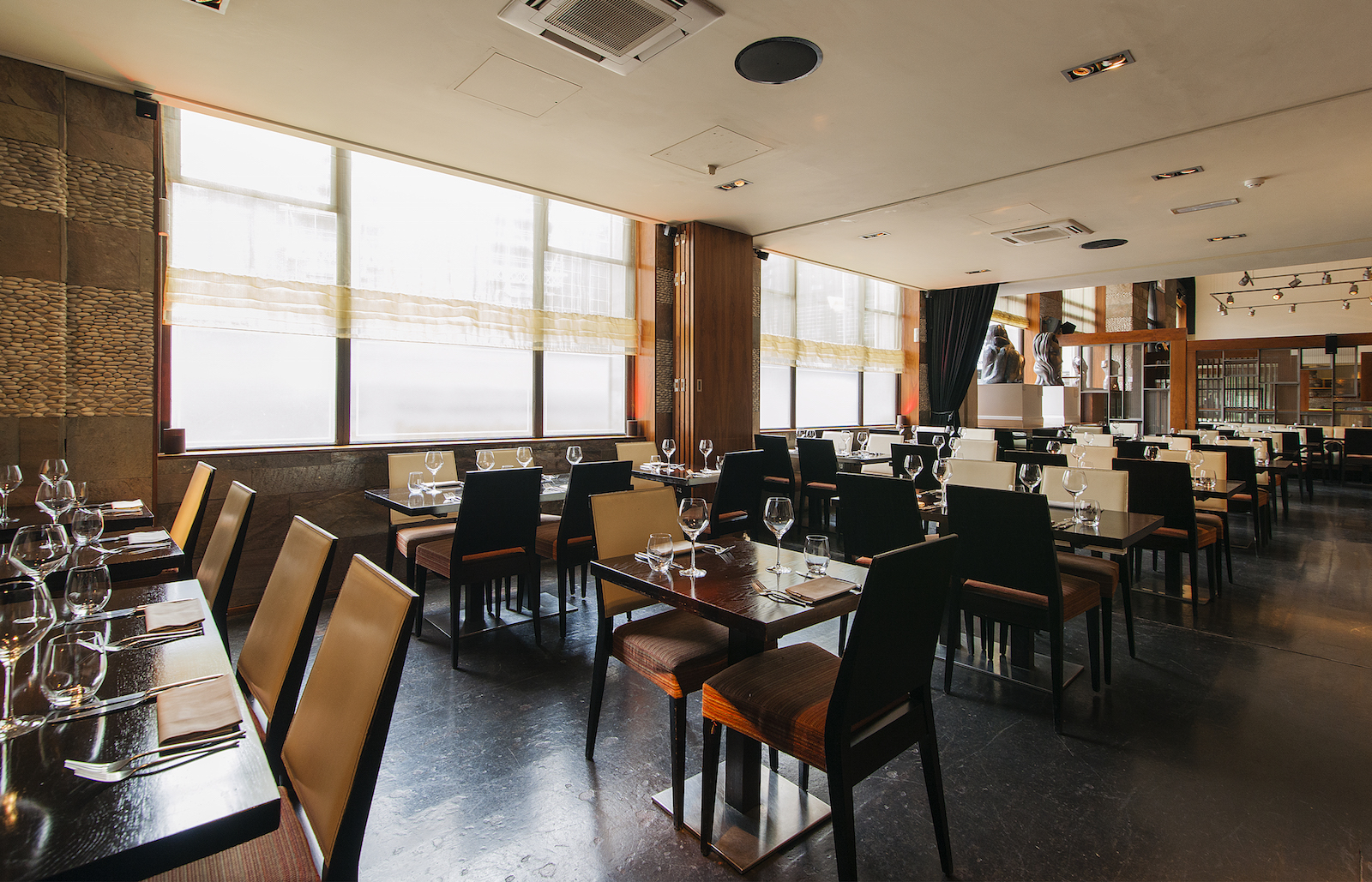 Modern restaurant venue with elegant tables, perfect for corporate events and private gatherings.