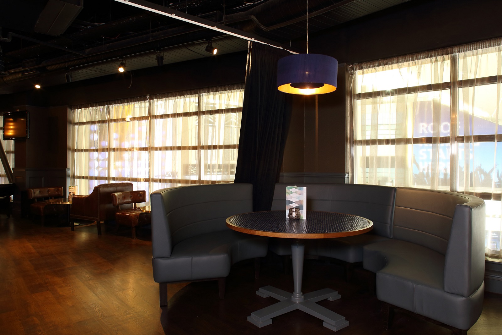 ABO Lounge at The O2: modern meeting space with round table, ideal for gatherings and brainstorming.