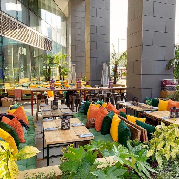 Vibrant outdoor dining at Gusto Italian Cheadle Hulme, perfect for casual events.