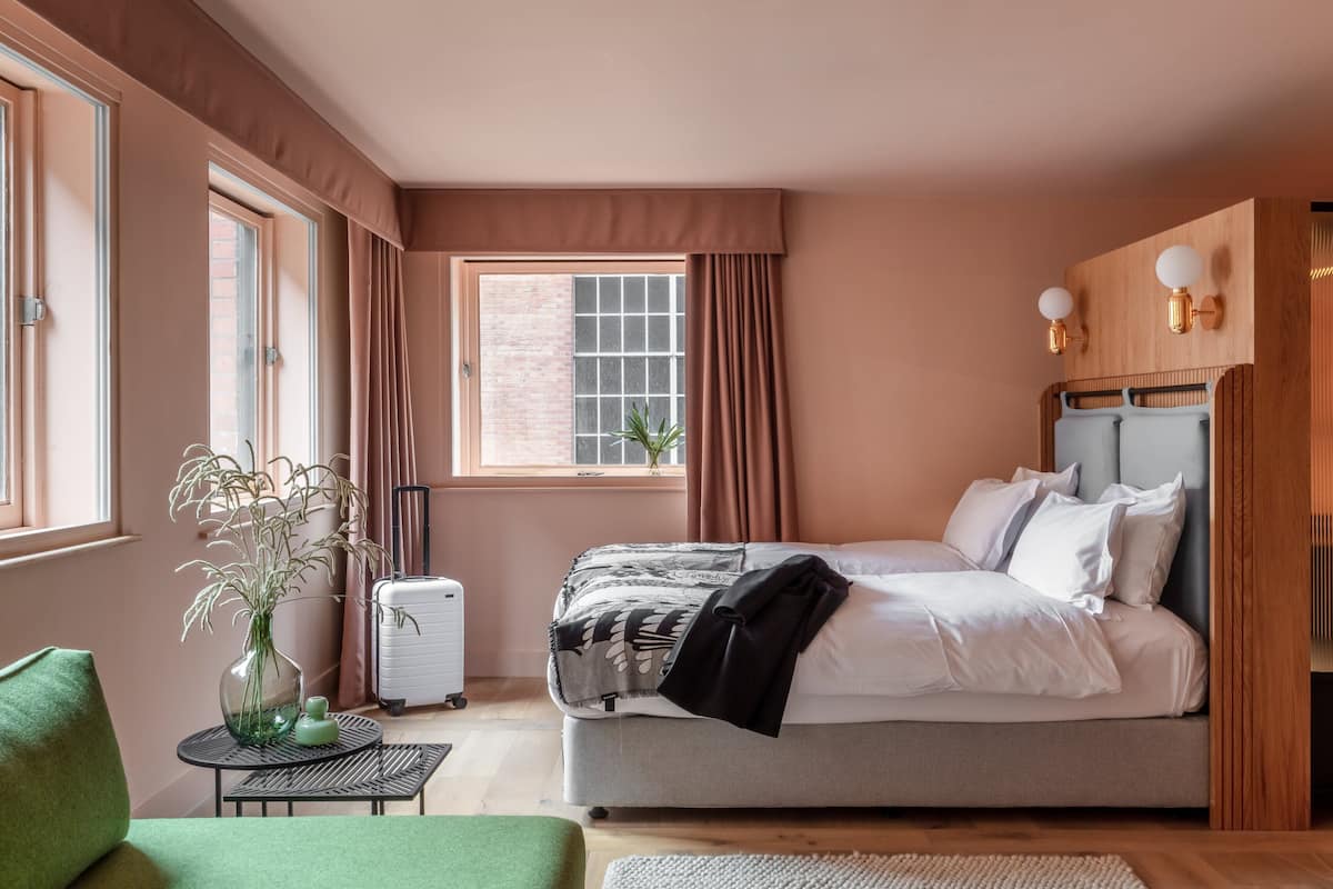 Stylish Whitworth Suite hotel room with cozy seating for meetings and retreats.