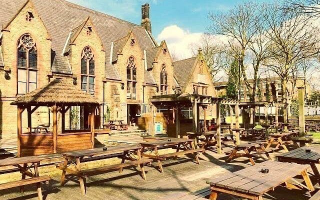 Charming outdoor bar with rustic tables, ideal for summer parties and events.