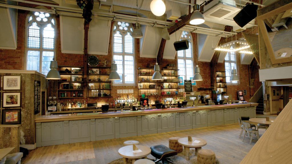 Stylish restaurant event space with spacious bar, ideal for networking and social gatherings.