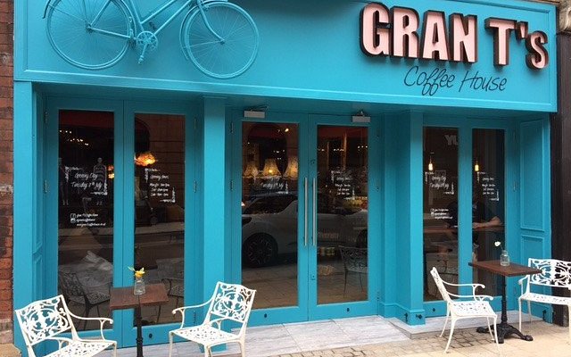 Gran T's Coffee House meeting room with turquoise facade, ideal for casual networking events.