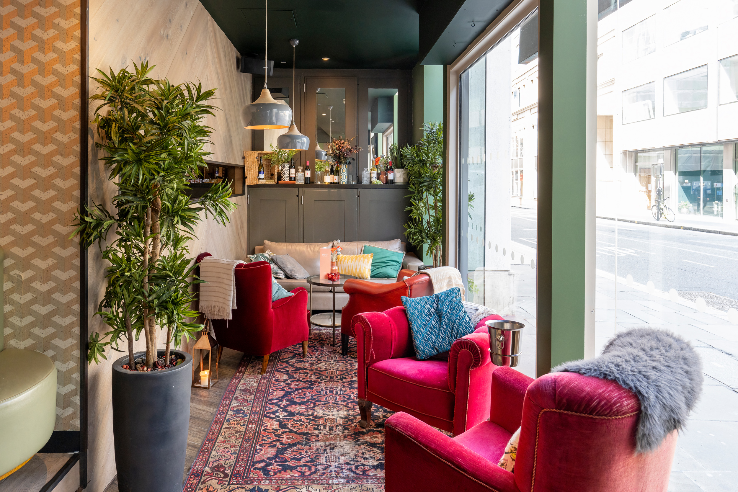  Whole Venue - ynothuzsyrn.jpg