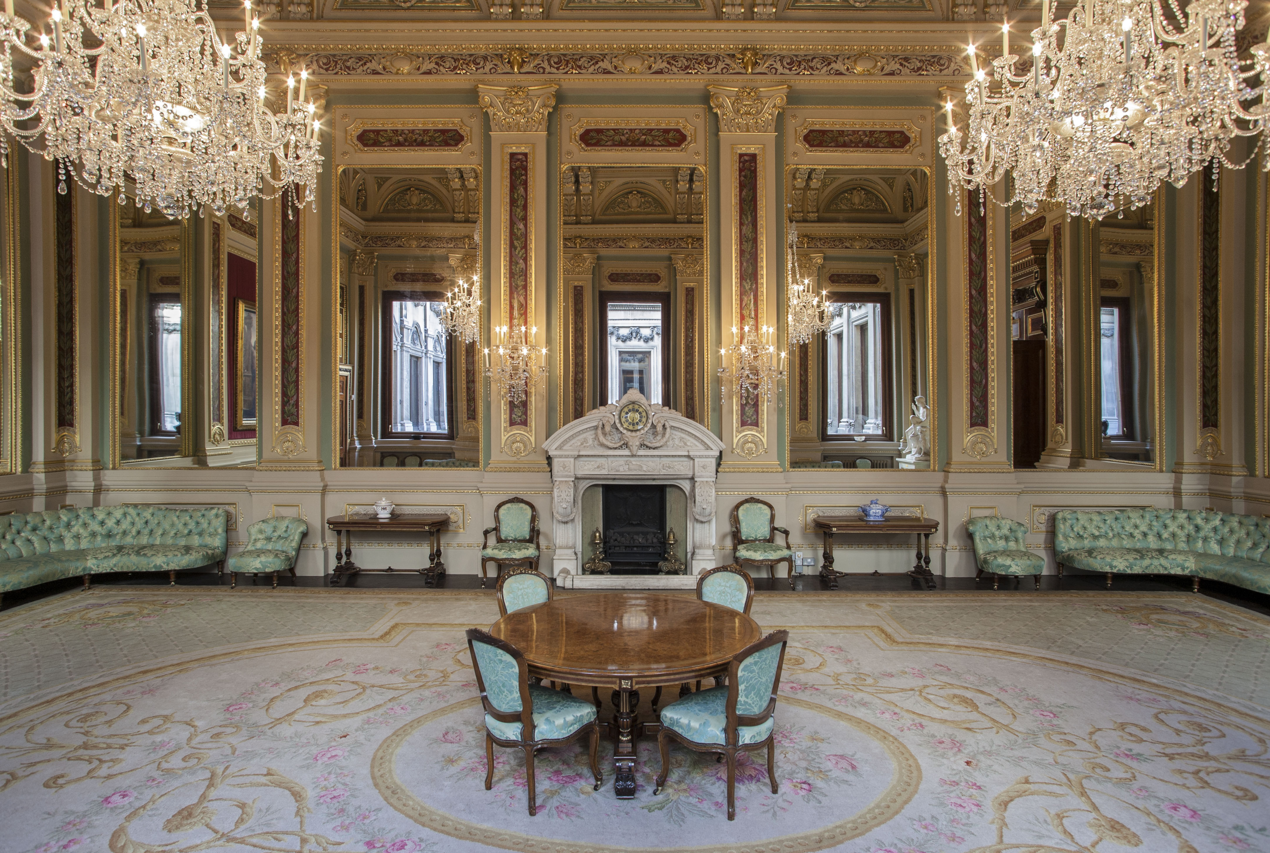 Elegant meeting space in Drapers' Hall with crystal chandeliers for corporate events.